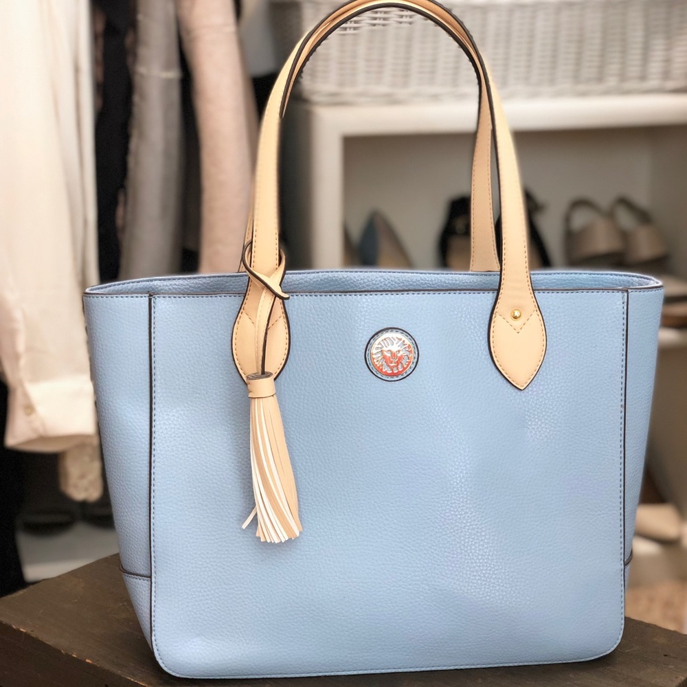 Love this Tote! Blue and Beautiful !